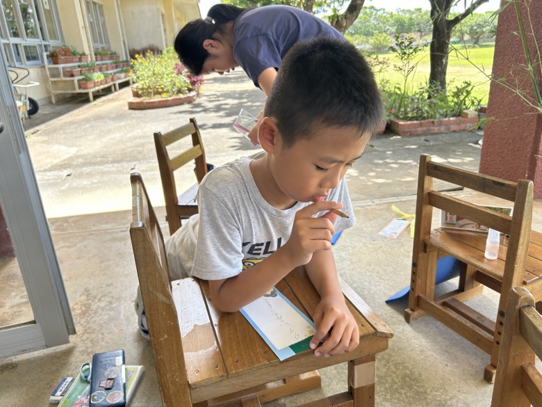 七夕飾りづくりの様子