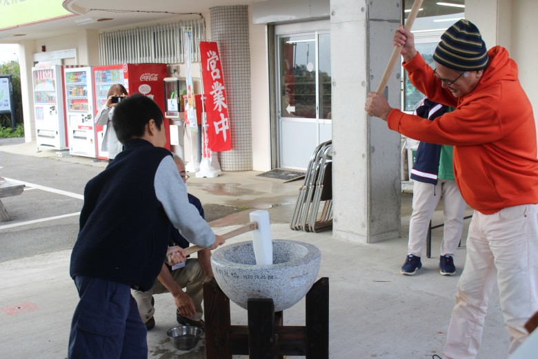 餅つきの様子