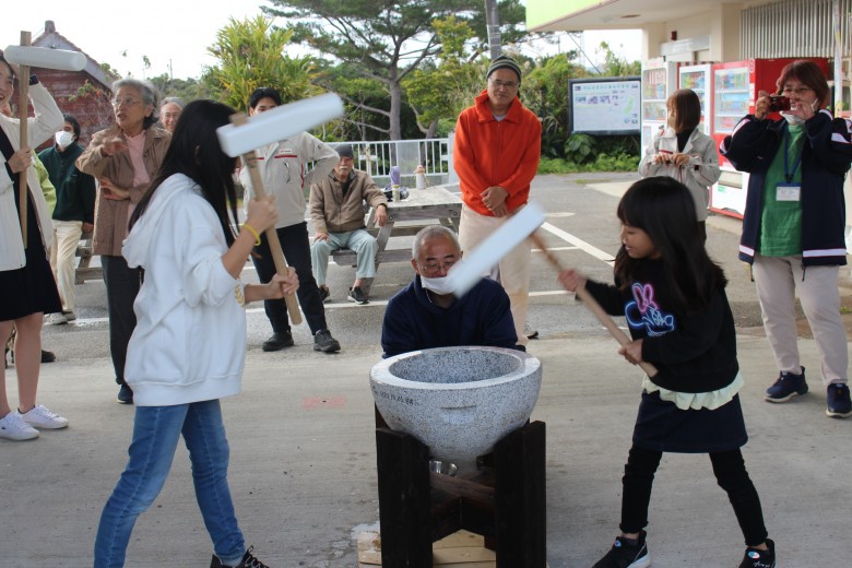 餅つきの様子