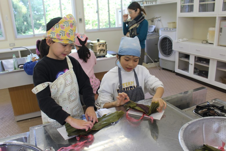 ムーチー作りの様子